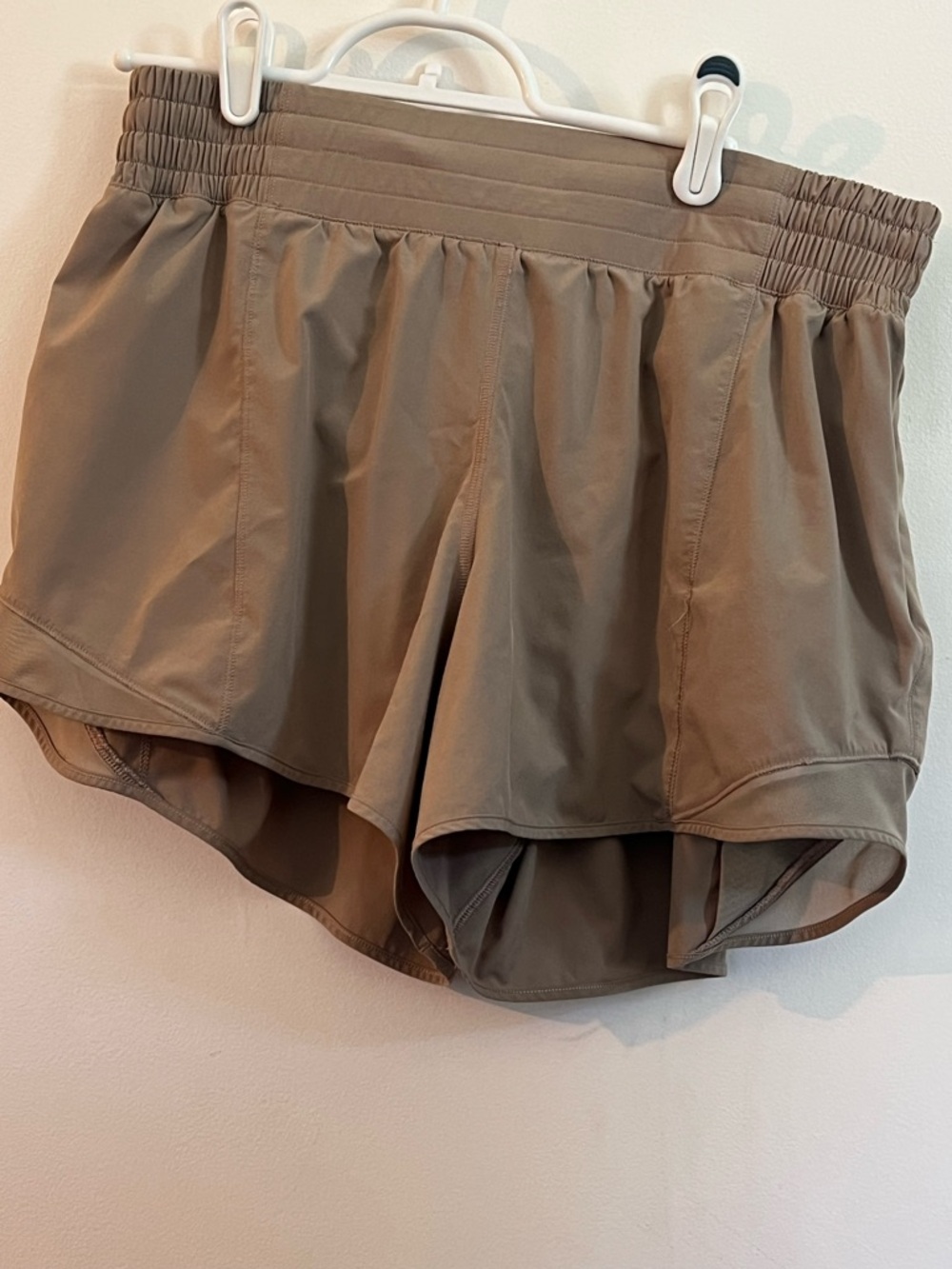Lululemon Hotty Hot high rise lined short - sheer oak- size 12
